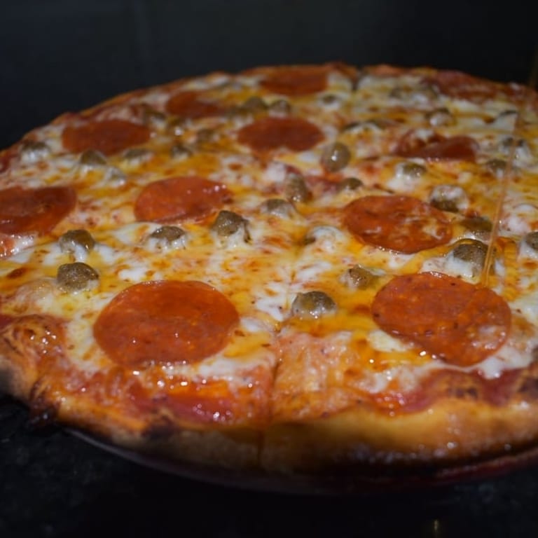 Caprese Pizza: Fresh Italian Flavors